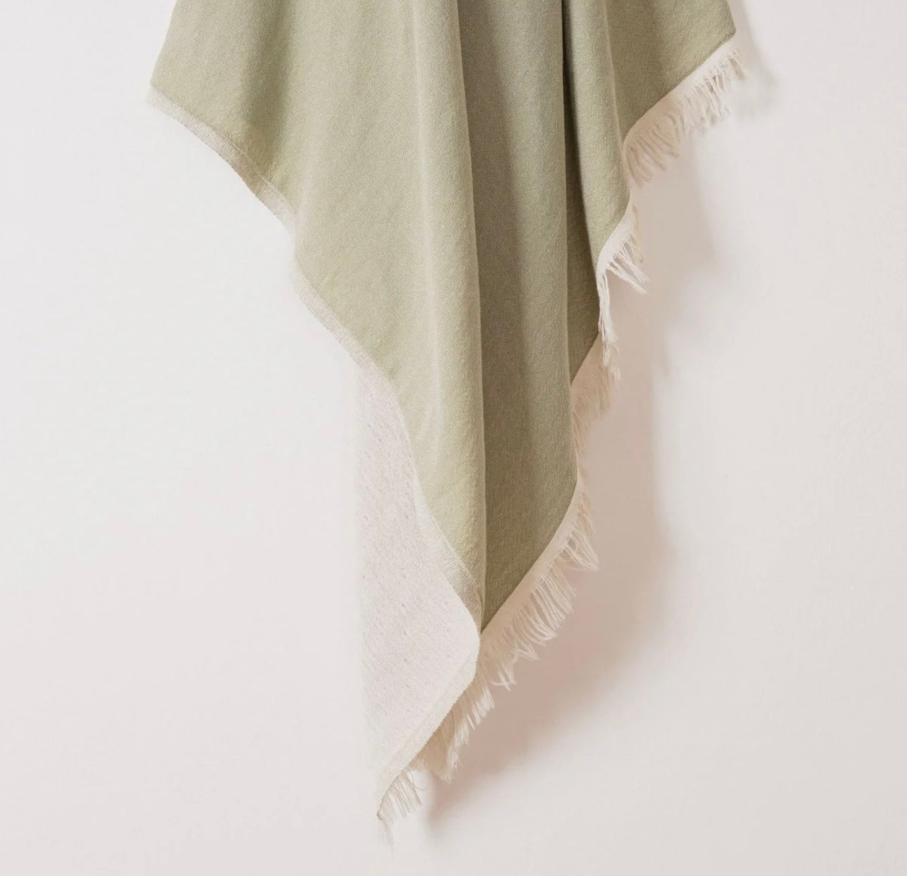 Balmy Napoli towel green tea close-up – soft texture and dual-sided design