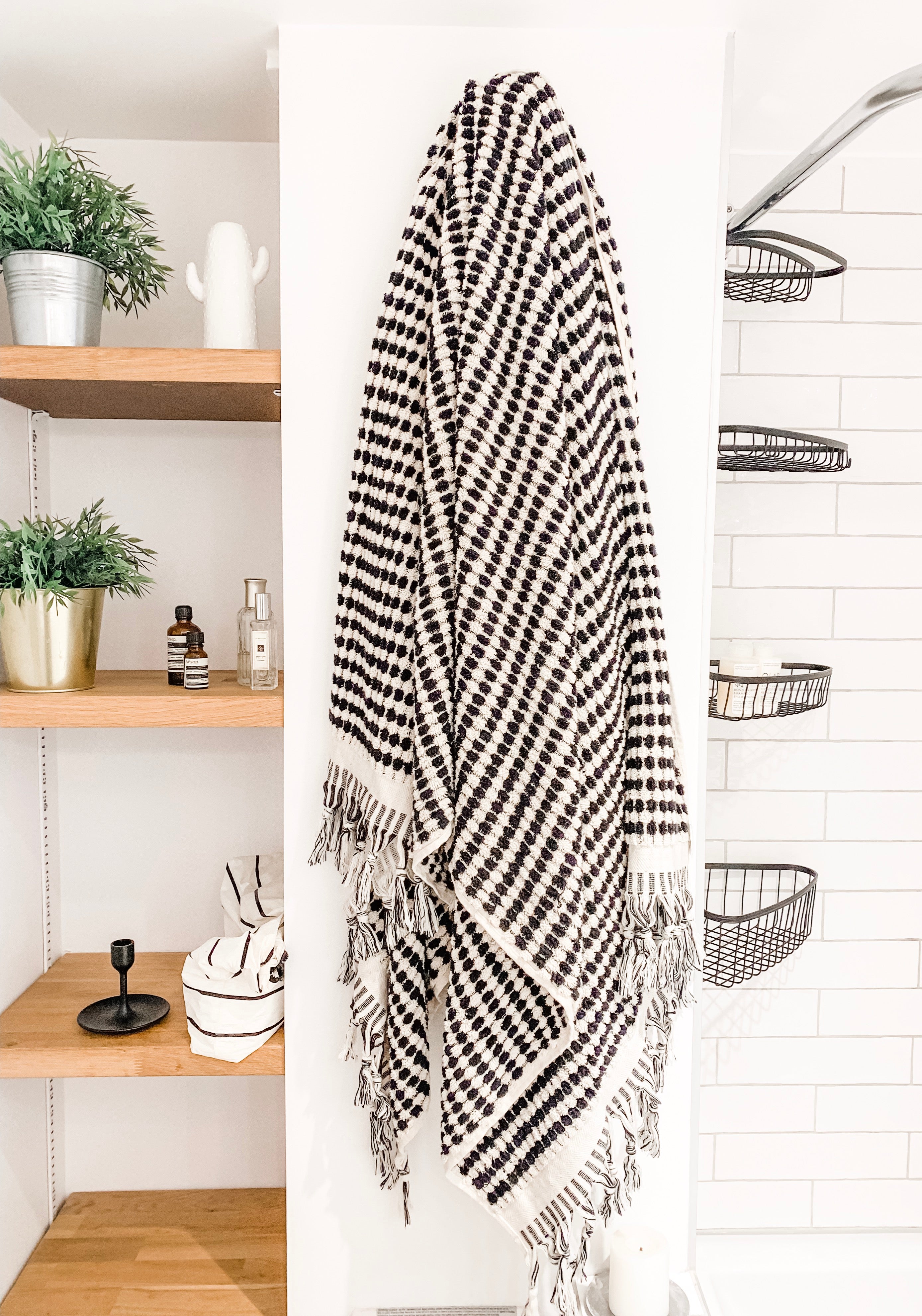 Close-up of Ariel towel texture – plush, eco-friendly fabric
