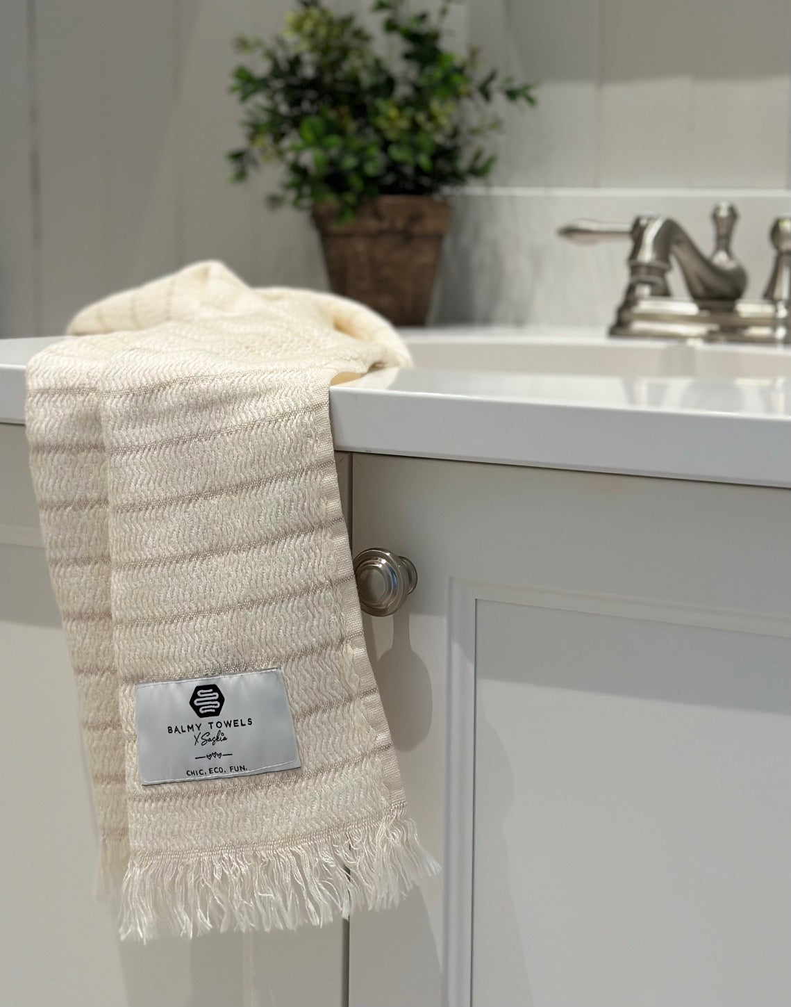 RIO Hand Towel – Balmy par Saskia Thuot