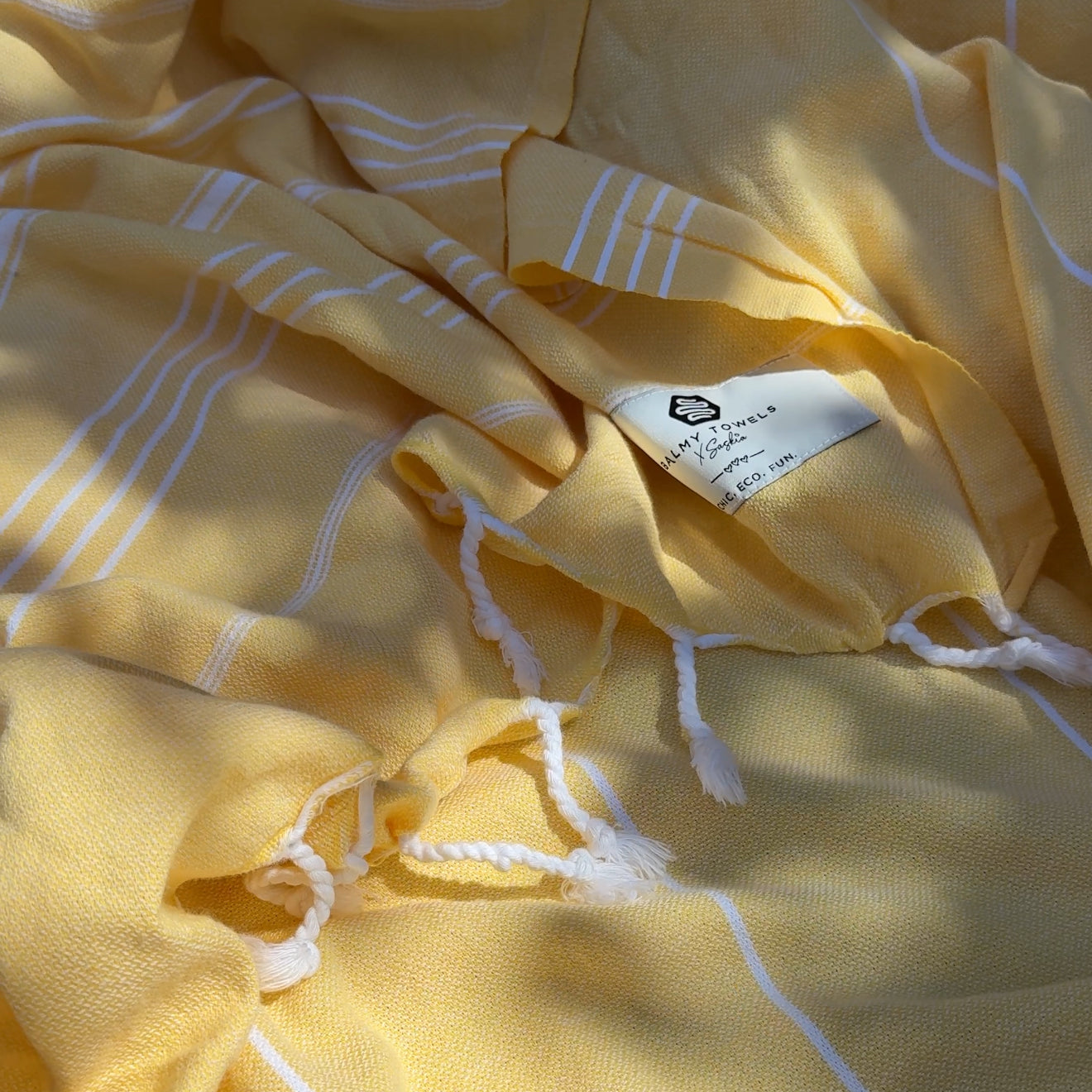 Hand-loomed from eco-certified cotton, it’s as beautiful as it is practical: ultra-absorbent, lightweight, and bag-friendly.
Perfect for two — or more, if you’re cozy. 