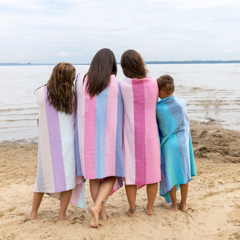 Maria – our vibrant and oh-so-chic essential for lake days and beach vibes.