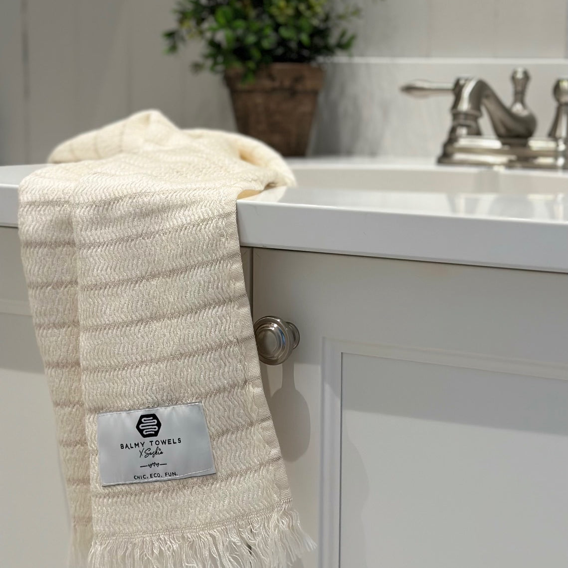 RIO, elegant, soft & absorbent.
From bathroom to kitchen, it fits anywhere in style.